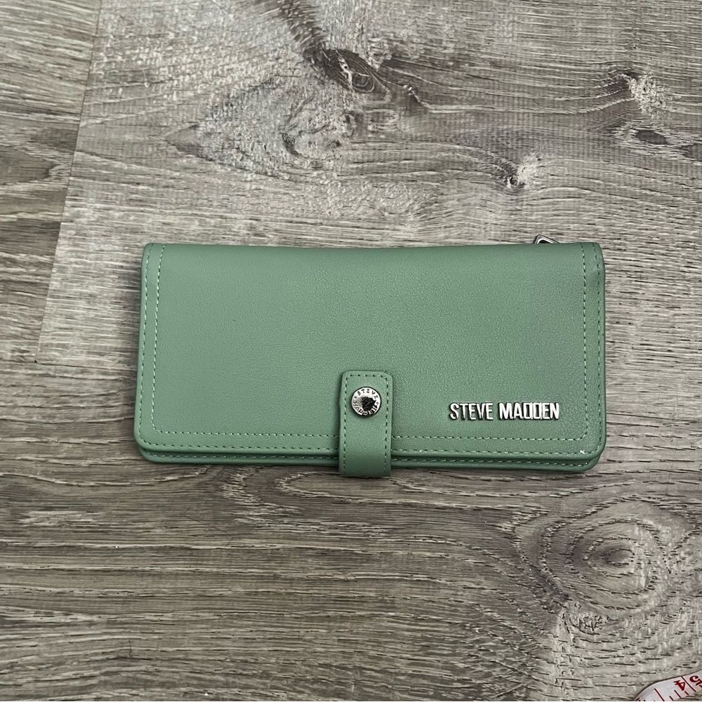Steve Madden mint fold over wallet
